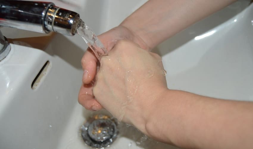 Надо ли мыть руки перед едой?