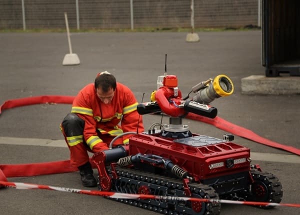 пожарные роботы, пожарный робот, робот-пожарный, испытания пожарного робота, специализированный пожарный робот