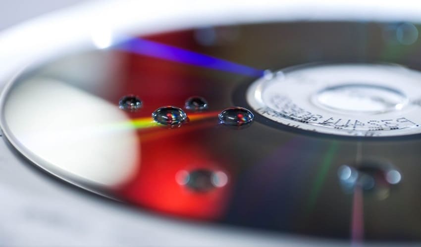 Как лазер воспроизводит музыку с компакт-диска?